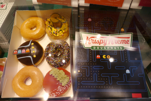 画像ギャラリー No.013のサムネイル画像 / 誕生日を控えたパックマンが,渋谷のドーナツ店で1日店長を務める。「パックマン」×「クリスピー・クリーム・ドーナツ」コラボレポート