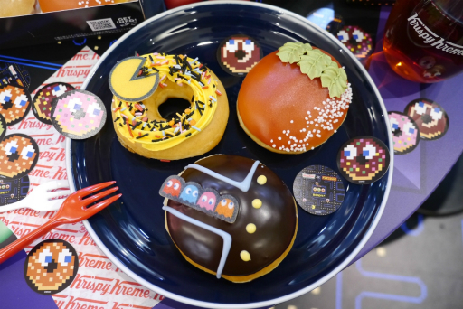 画像ギャラリー No.018のサムネイル画像 / 誕生日を控えたパックマンが,渋谷のドーナツ店で1日店長を務める。「パックマン」×「クリスピー・クリーム・ドーナツ」コラボレポート