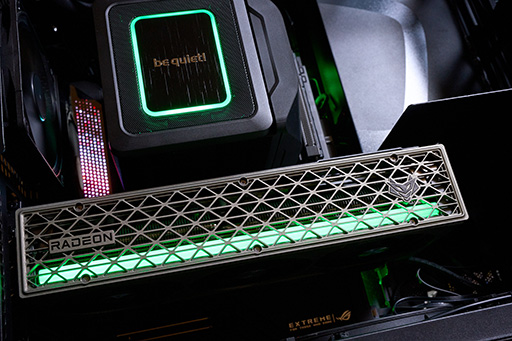 画像ギャラリー No.006のサムネイル画像 / Sapphireのグラフィックスカード「NITRO+ RX 9070 XT」を購入して,散財の神Lisa Suと「12V-2×6」地獄の入口で握手した