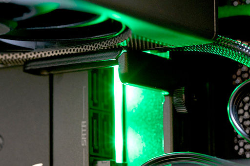 画像ギャラリー No.030のサムネイル画像 / Sapphireのグラフィックスカード「NITRO+ RX 9070 XT」を購入して,散財の神Lisa Suと「12V-2×6」地獄の入口で握手した