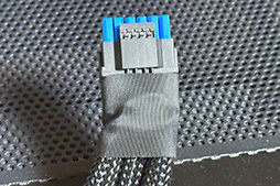 画像ギャラリー No.033のサムネイル画像 / Sapphireのグラフィックスカード「NITRO+ RX 9070 XT」を購入して,散財の神Lisa Suと「12V-2×6」地獄の入口で握手した