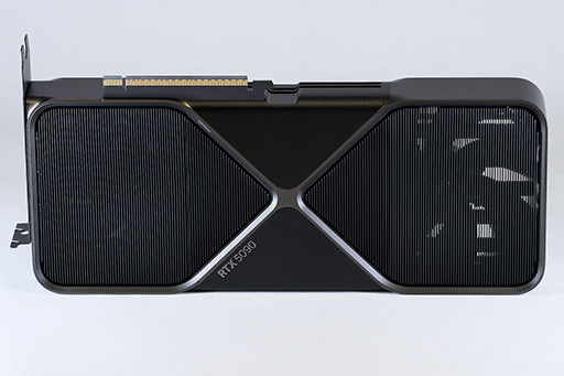 ���������꡼ No.008�Υ���ͥ������ / �̿��Ǹ����GeForce RTX 5090 Founders Edition�ס��¿�����ѹ�¤�κ��Ѥ�2�����åȤθ��ߤ�¸�����������GeForce