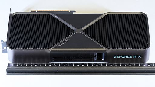 ���������꡼ No.010�Υ���ͥ������ / �̿��Ǹ����GeForce RTX 5090 Founders Edition�ס��¿�����ѹ�¤�κ��Ѥ�2�����åȤθ��ߤ�¸�����������GeForce