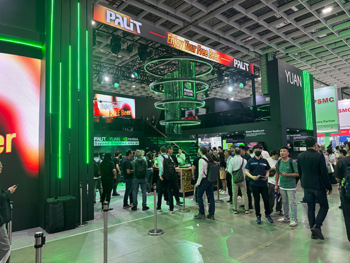 画像ギャラリー No.001のサムネイル画像 / 2スロットサイズでGeForce RTX 5090を搭載したグラフィックスカードのコンセプトモデルをPalitブースで展示