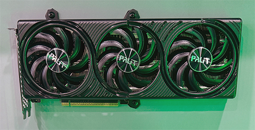 画像ギャラリー No.002のサムネイル画像 / 2スロットサイズでGeForce RTX 5090を搭載したグラフィックスカードのコンセプトモデルをPalitブースで展示