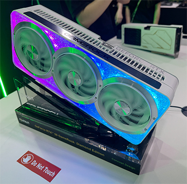 画像ギャラリー No.006のサムネイル画像 / 2スロットサイズでGeForce RTX 5090を搭載したグラフィックスカードのコンセプトモデルをPalitブースで展示