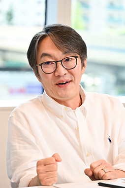 ���������꡼ No.015�Υ���ͥ������ / �Υ��󥿥ӥ塼�ϡ֥ޥӥΥ���Х���פ�������ԥ����ӥ�����롤���ο��ա����֤ɤ������줿���פǤϤʤ��ơ֤ɤ���������줿���פ�ǽ�Ū�˽Ż뤹�롤�ͥ������Ĺ����ά