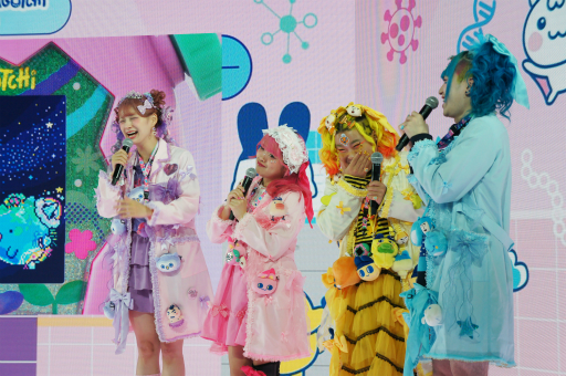 画像ギャラリー No.005のサムネイル画像 / たまごっちシリーズ最新作「Tamagotchi Paradise」は,お世話の視点を切り替えられる“ズーム機能”を搭載。開発背景などが語られた発表会をレポート