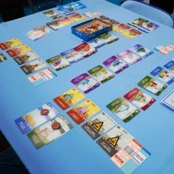 画像ギャラリー No.040のサムネイル画像 / 「ゲームマーケット2025春」新情報&ブースまとめ。大手からインディーまで,期待作が盛りだくさん。最近元気なTCG関連ブースにも注目