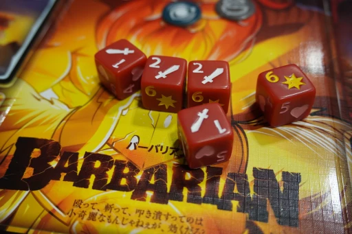 画像ギャラリー No.005のサムネイル画像 / ダイスをジャラジャラ,揃えてドカン! ド派手な対戦ダイスゲーム「DICE THRONE」をゲムマ会場で遊んできた