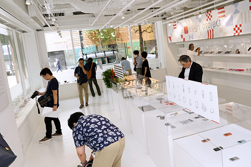 ���������꡼ No.003�Υ���ͥ������ / ���λ���ˤ����ߤ���������Υ��󥻥ץȥ�ǥ���о졣�̿��Ǹ����au Design project 15��ǯ��ǰŸ����ץ�ݡ���