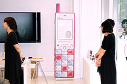 ���������꡼ No.009�Υ���ͥ������ / ���λ���ˤ����ߤ���������Υ��󥻥ץȥ�ǥ���о졣�̿��Ǹ����au Design project 15��ǯ��ǰŸ����ץ�ݡ���