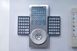 ���������꡼ No.023�Υ���ͥ������ / ���λ���ˤ����ߤ���������Υ��󥻥ץȥ�ǥ���о졣�̿��Ǹ����au Design project 15��ǯ��ǰŸ����ץ�ݡ���