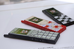 ���������꡼ No.054�Υ���ͥ������ / ���λ���ˤ����ߤ���������Υ��󥻥ץȥ�ǥ���о졣�̿��Ǹ����au Design project 15��ǯ��ǰŸ����ץ�ݡ���