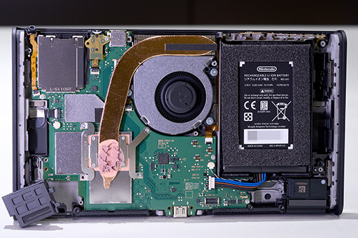 画像ギャラリー No.016のサムネイル画像 / 「Nintendo Switch 2」分解レポート。Switchの構造を踏襲しつつ,信頼性を高める工夫が随所に見られる