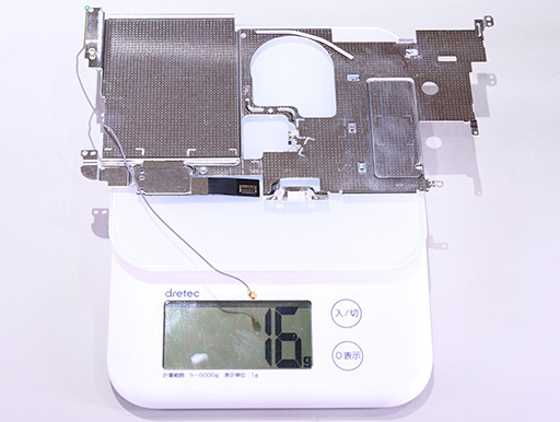 画像ギャラリー No.017のサムネイル画像 / 「Nintendo Switch 2」分解レポート。Switchの構造を踏襲しつつ,信頼性を高める工夫が随所に見られる