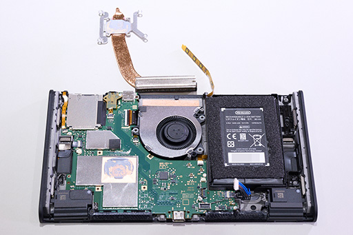 画像ギャラリー No.018のサムネイル画像 / 「Nintendo Switch 2」分解レポート。Switchの構造を踏襲しつつ,信頼性を高める工夫が随所に見られる