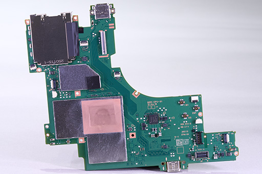 画像ギャラリー No.021のサムネイル画像 / 「Nintendo Switch 2」分解レポート。Switchの構造を踏襲しつつ,信頼性を高める工夫が随所に見られる