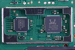 画像ギャラリー No.028のサムネイル画像 / 「Nintendo Switch 2」分解レポート。Switchの構造を踏襲しつつ,信頼性を高める工夫が随所に見られる