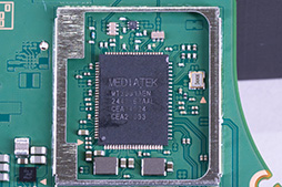 画像ギャラリー No.029のサムネイル画像 / 「Nintendo Switch 2」分解レポート。Switchの構造を踏襲しつつ,信頼性を高める工夫が随所に見られる