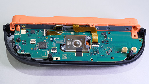 画像ギャラリー No.032のサムネイル画像 / 「Nintendo Switch 2」分解レポート。Switchの構造を踏襲しつつ,信頼性を高める工夫が随所に見られる