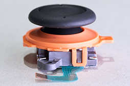 画像ギャラリー No.042のサムネイル画像 / 「Nintendo Switch 2」分解レポート。Switchの構造を踏襲しつつ,信頼性を高める工夫が随所に見られる