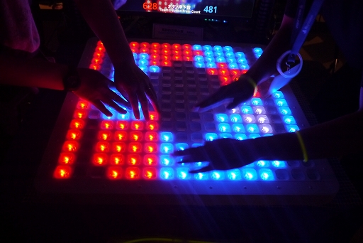 ꡼ No.007Υͥ / Ƴꡤ̵Υܥ򲡤ƿؼ򤹤롣BitSummitǸĤȤäͷ֥ˡʥǥ2ܤݡȡBitSummit