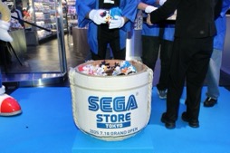 画像ギャラリー No.006のサムネイル画像 / 「SEGA STORE TOKYO」オープニングセレモニーをレポート。店舗限定アイテムも含め多彩なラインナップに注目だ