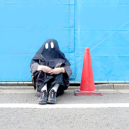 画像ギャラリー No.005のサムネイル画像 / リアル異変探しゲーム&異変グルメイベントが楽しめる。「ガイドが嘘しか言わない『嘘のツアー』」,最新イベント「嘘の海鮮丼屋」を開催