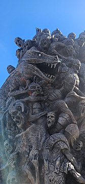 画像ギャラリー No.003のサムネイル画像 / モハーヴェ砂漠に不気味な造形アートが突如出現。「ディアブロ IV」の拡張パックか,「ゴッド・オブ・ウォー」の新作か!?