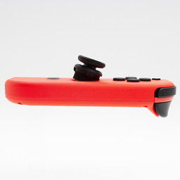 画像ギャラリー No.010のサムネイル画像 / Switch本体と付属品を収納できるポーチ,そしてJoy-Con搭載スティックの高さ調整アタッチメント。2製品をアンサーが発売