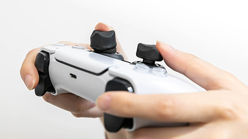 画像ギャラリー No.002のサムネイル画像 / アンサー,親指を置きやすいくぼみが付いたPS5用スティックアタッチメントを発売