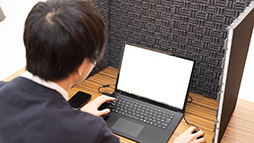 画像ギャラリー No.007のサムネイル画像 / 簡単に組み立てられてPCを囲めるゲーマー向け吸音ボードがアンサーから