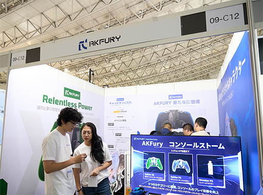 ���������꡼ No.001�Υ���ͥ������ / ��DualSense�פ��Xbox �磻��쥹 ����ȥ����顼�פ˥ܥ�����ɲäǤ��륢���å����Ȥ�AKFury�֡����ǥ����å���TGS2025��