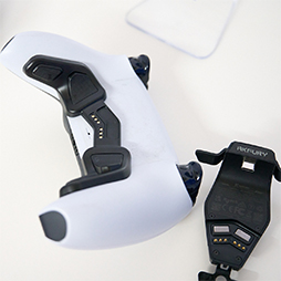 ���������꡼ No.006�Υ���ͥ������ / ��DualSense�פ��Xbox �磻��쥹 ����ȥ����顼�פ˥ܥ�����ɲäǤ��륢���å����Ȥ�AKFury�֡����ǥ����å���TGS2025��