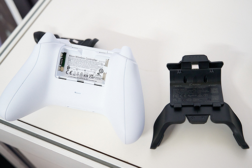 ���������꡼ No.008�Υ���ͥ������ / ��DualSense�פ��Xbox �磻��쥹 ����ȥ����顼�פ˥ܥ�����ɲäǤ��륢���å����Ȥ�AKFury�֡����ǥ����å���TGS2025��