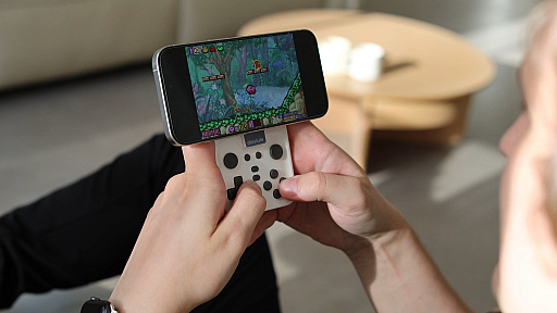 画像ギャラリー No.004のサムネイル画像 / 実機ボタンの操作感を完全再現するための小型パッド「abxylute M4」でスマホを携帯ゲーム機に早変わり