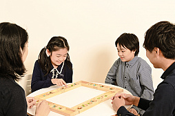 ���������꡼ No.004�Υ���ͥ������ / �֥ޥ󥫥顦����ϡ��ե��ߥ꡼�פ�������꡼�����͵��Υޥ󥫥��4�ͤޤ�ͷ�٤�ǥ�å����Ǥ��о�