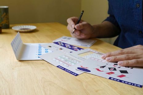 画像ギャラリー No.002のサムネイル画像 / お寿司を復活させるためには謎を解くしかない! 封筒謎シリーズの最新作「グルメ系謎解き お寿司が消えたこの世界で」,7月28日に発売決定