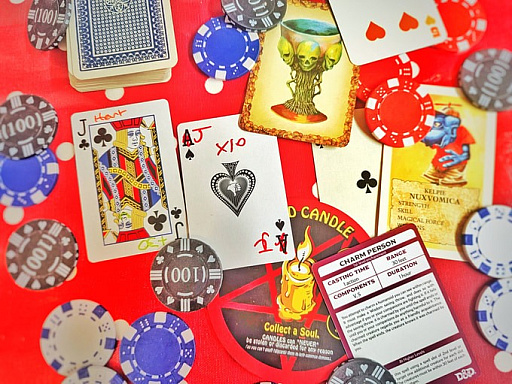 画像ギャラリー No.007のサムネイル画像 / 「Balatro」と「M:tG」にインスパイアされたポーカー「Fukuzatsu」登場。相手のカードを破ったり,2枚のカードをホチキスでつないだりと,あらゆるイカサマが許される