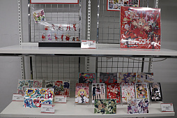 ���������꡼ No.037�Υ���ͥ������ / �־�ǯ�����ס�Ÿ�פ������ŷ�����ˤƳ����档�����ο͵����ʤ��ڽФ��Ƥ���ޥ󥬻異�ץ��10ǯ��ǽ�Ǥ�����������ݡ���