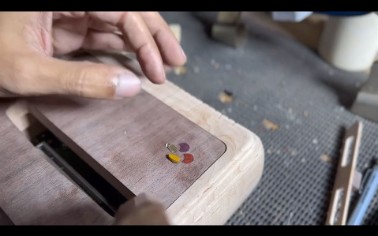 画像ギャラリー No.007のサムネイル画像 / 木目も美しい木製スーパーファミコン筐体の自作過程が公開される。実際にゲームも遊べる優れもの