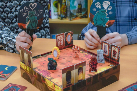 ���������꡼ No.002�Υ���ͥ������ / ���öػߤζ��Ϸ��ܡ��ɥ�����֥��磻���åȥϥ����ס����ܸ��Ǥ�5��31����ȯ�䡣�¤�줿������Ȥˡ�Ħ�������������֤�������褦