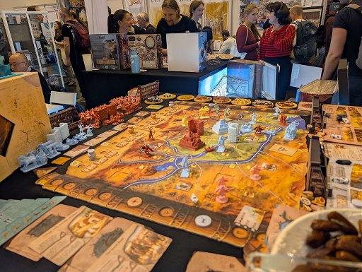 画像ギャラリー No.058のサムネイル画像 / 大幅にボリュームアップしたSPIEL'25。ドイツゲーム賞銅賞は林 尚志氏「ボムバスターズ」が受賞